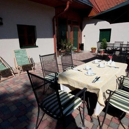 Garni Winzerhof Hoedl بيت ضيافة